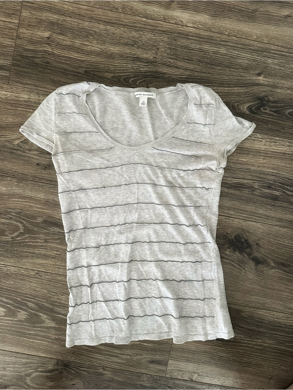 Vintage Banana Republic Light Gray Scoop Neck Short Sleeve Tee
